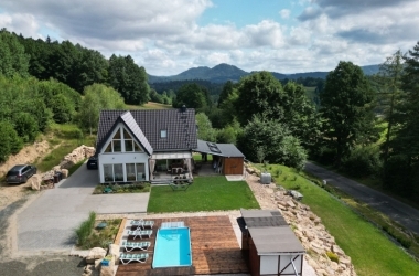 BUKOWIEC - DOM NA WZGÓRZU Z WIDOKIEM NA KARKONOSZE / BASEN / SAUNA/OGRÓD ZIMOWY